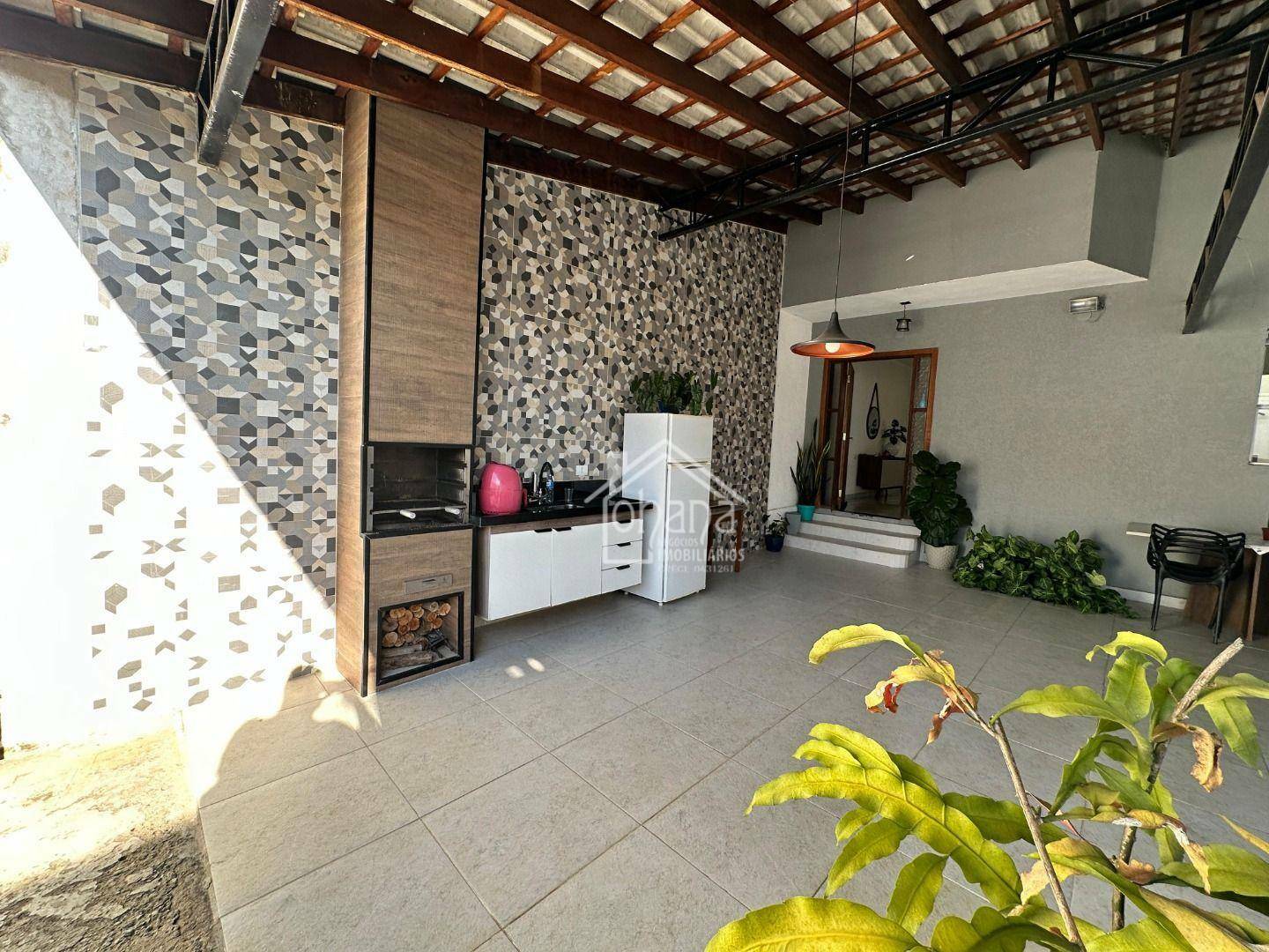 Casa à venda com 4 quartos, 246m² - Foto 1