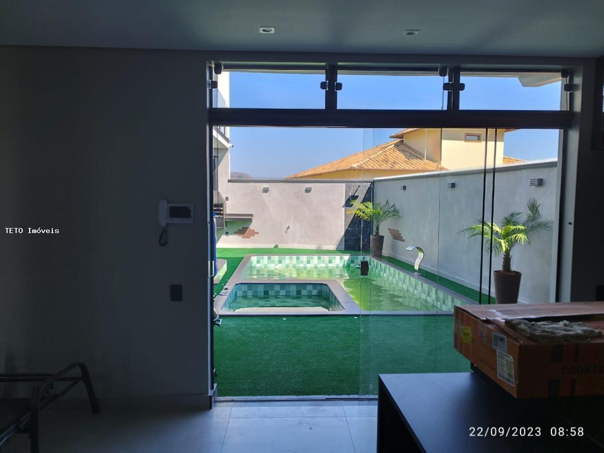 Casa à venda com 4 quartos, 300m² - Foto 13