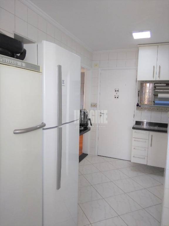 Apartamento à venda com 3 quartos, 70m² - Foto 4