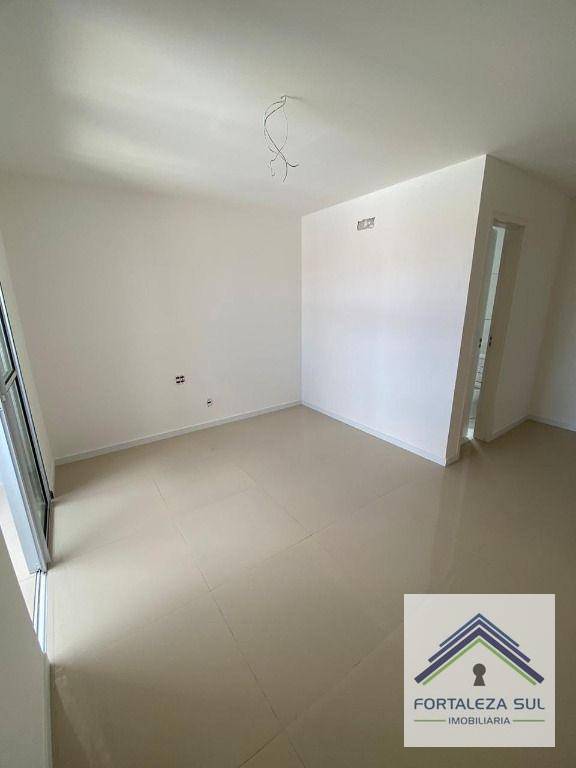 Casa à venda com 3 quartos, 100m² - Foto 8