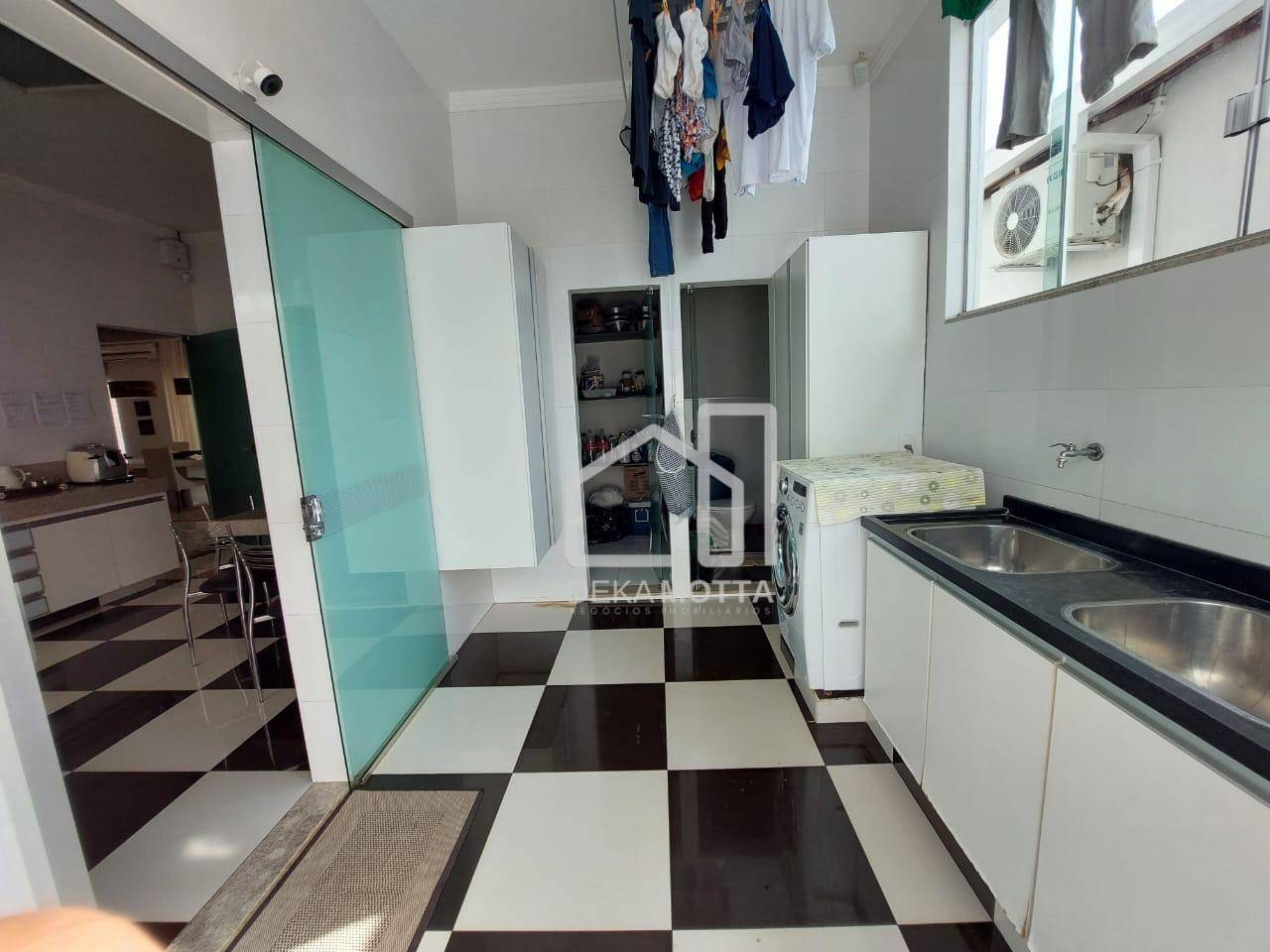 Casa à venda com 4 quartos, 320m² - Foto 18