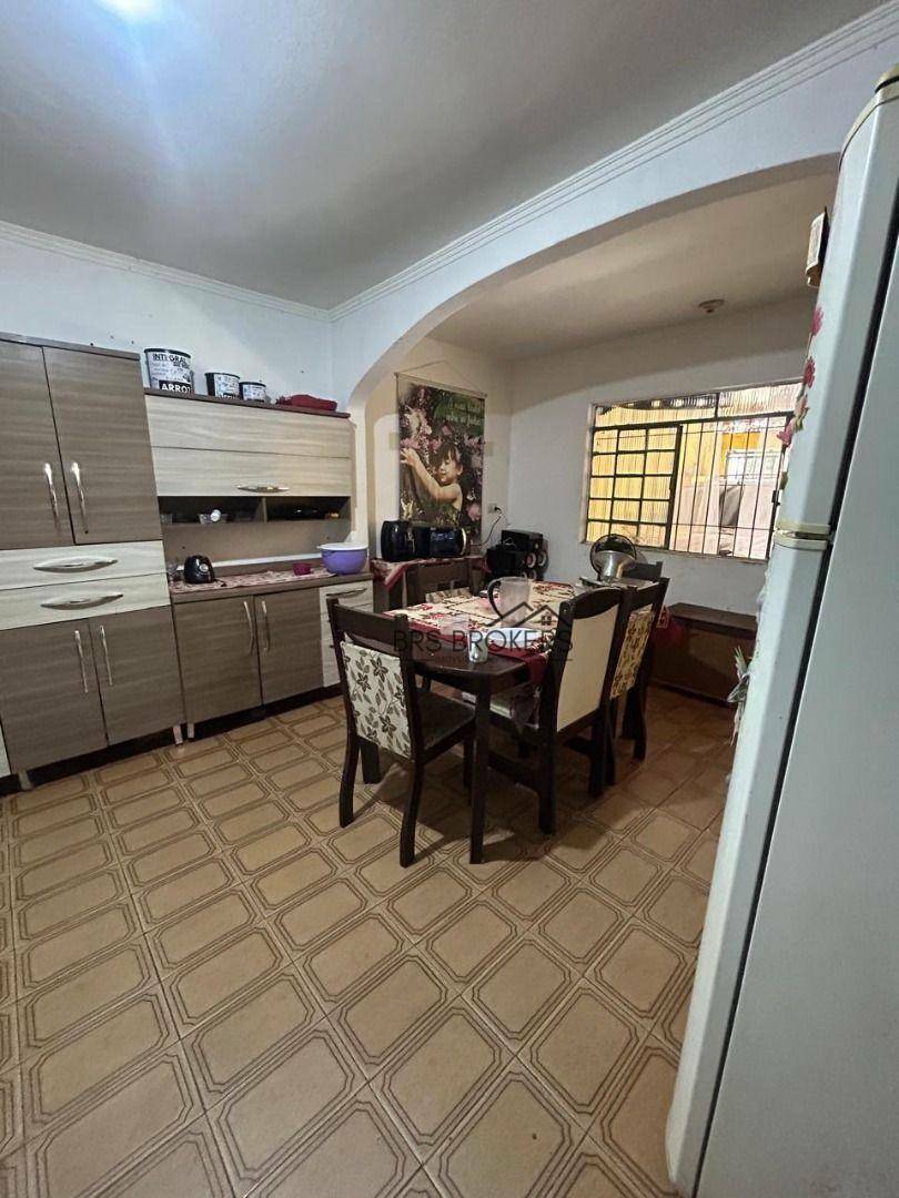 Sobrado à venda com 5 quartos, 200m² - Foto 3