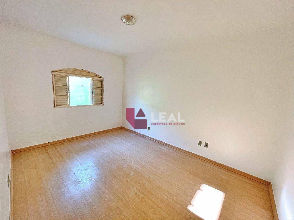 Casa à venda com 3 quartos, 223m² - Foto 20