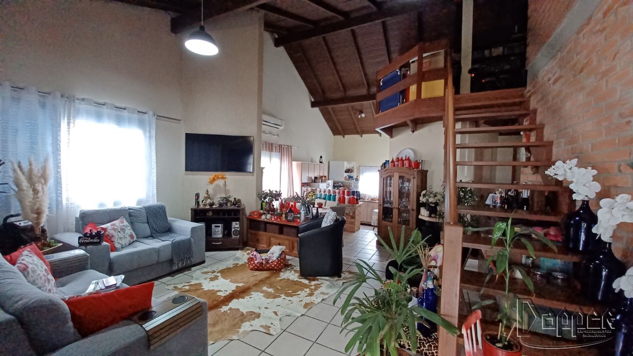 Casa à venda com 3 quartos, 174m² - Foto 1