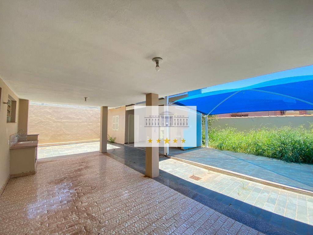 Casa à venda e aluguel com 3 quartos, 283m² - Foto 1