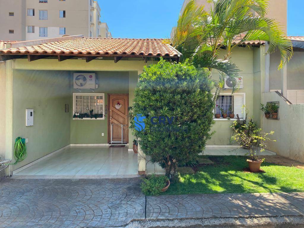 Casa à venda com 2 quartos, 80m² - Foto 1