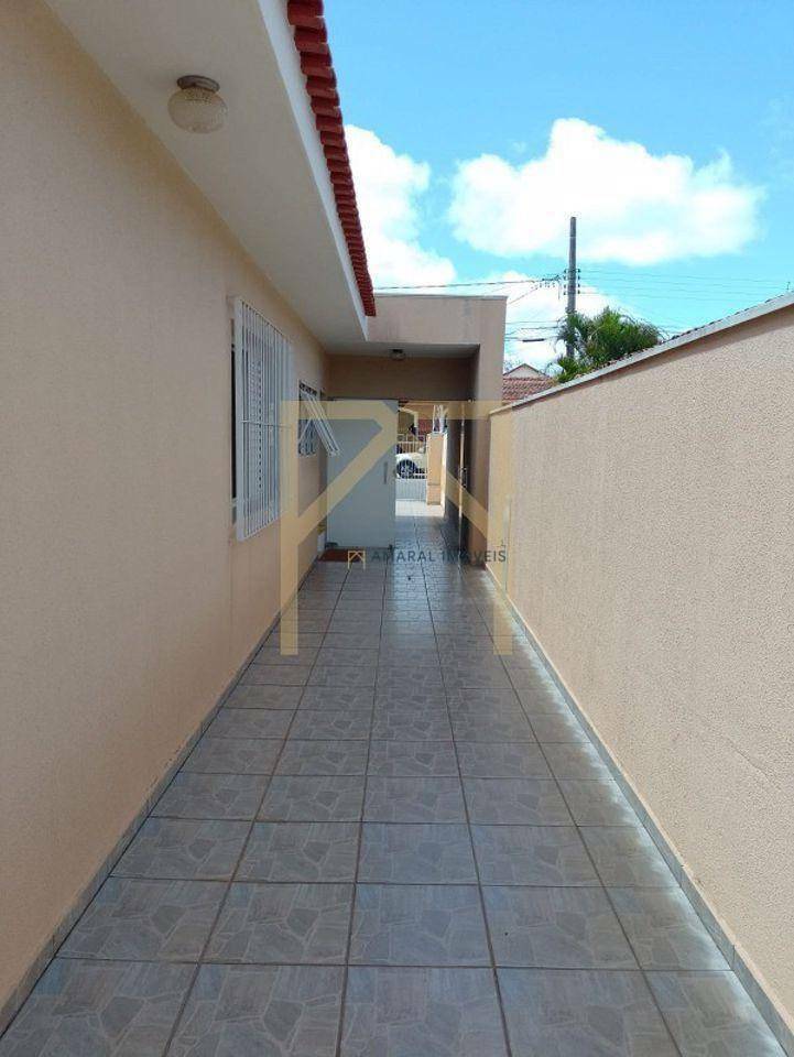 Casa à venda com 2 quartos, 300m² - Foto 2