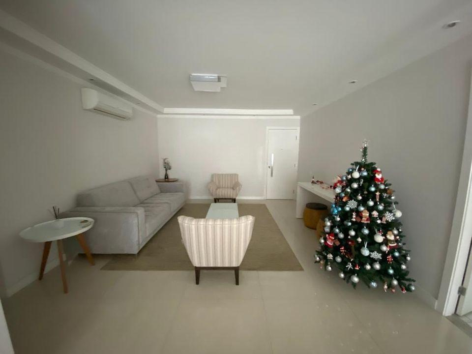 Apartamento à venda com 3 quartos, 135m² - Foto 2