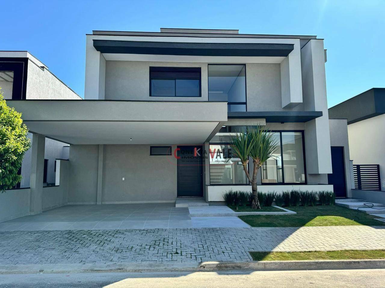 Casa de Condomínio à venda com 4 quartos, 273m² - Foto 1