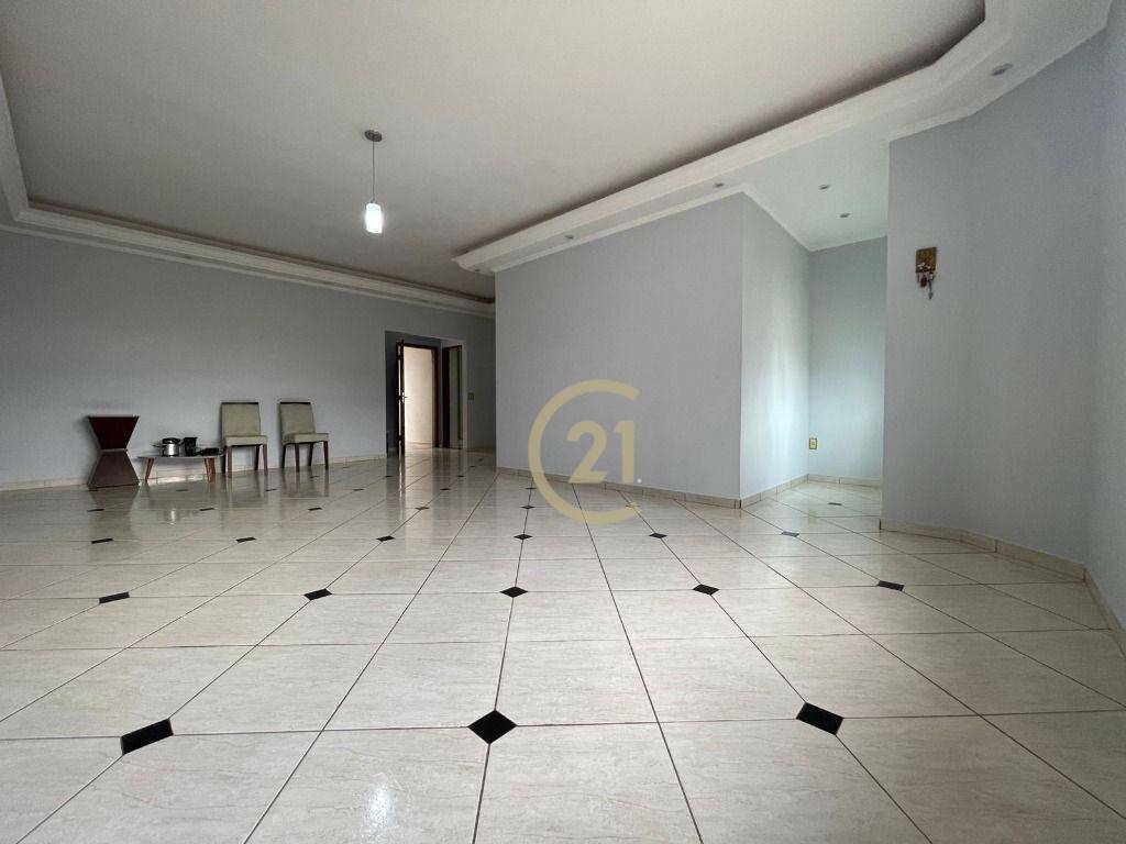 Casa para alugar com 4 quartos, 206m² - Foto 9