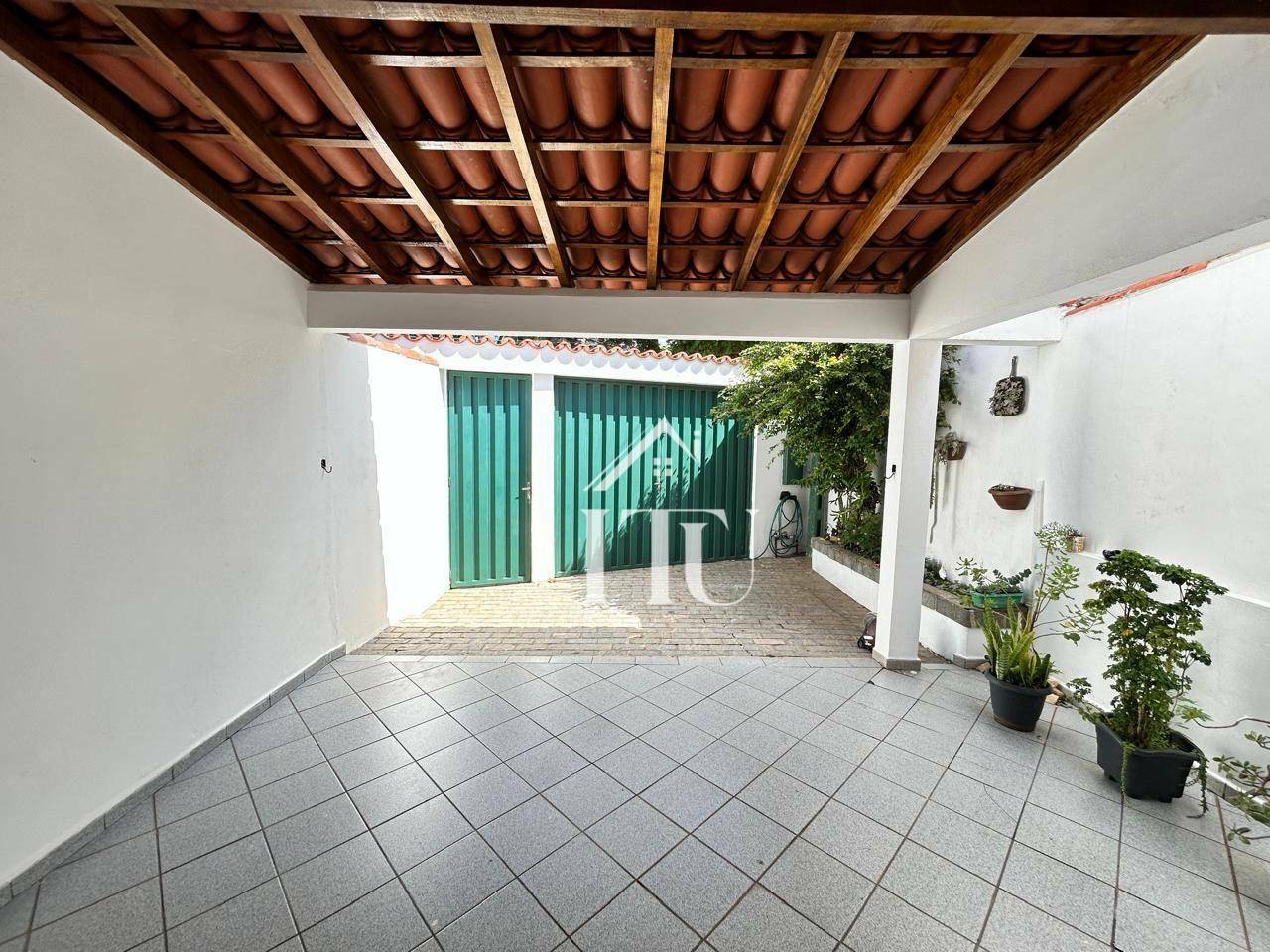 Casa à venda com 3 quartos, 157m² - Foto 2