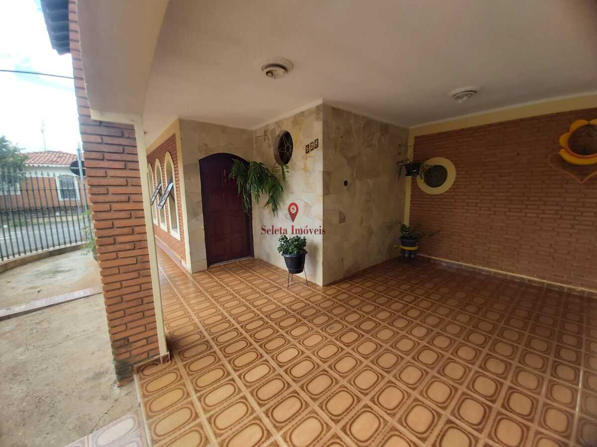 Casa à venda com 3 quartos, 161m² - Foto 2