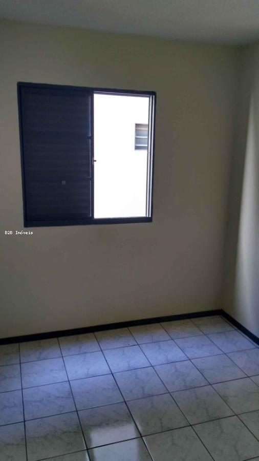 Apartamento à venda com 2 quartos, 75m² - Foto 1