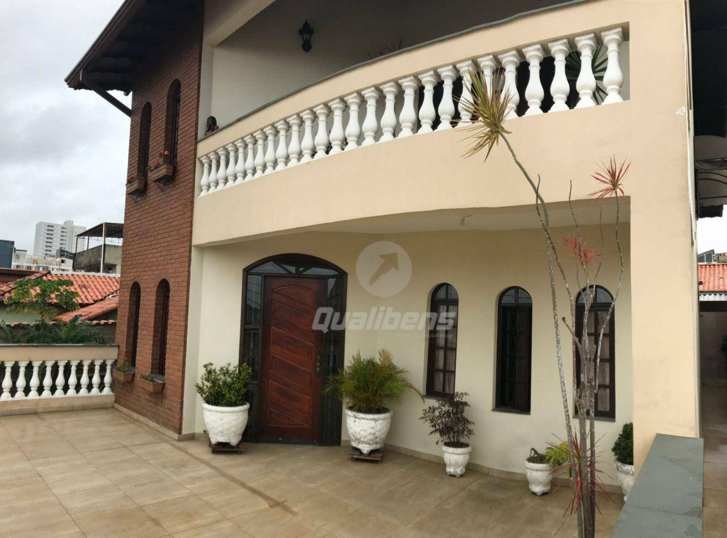 Sobrado à venda com 4 quartos, 310m² - Foto 1