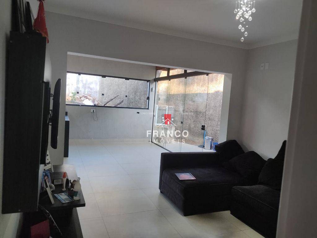 Casa à venda com 3 quartos, 270m² - Foto 9