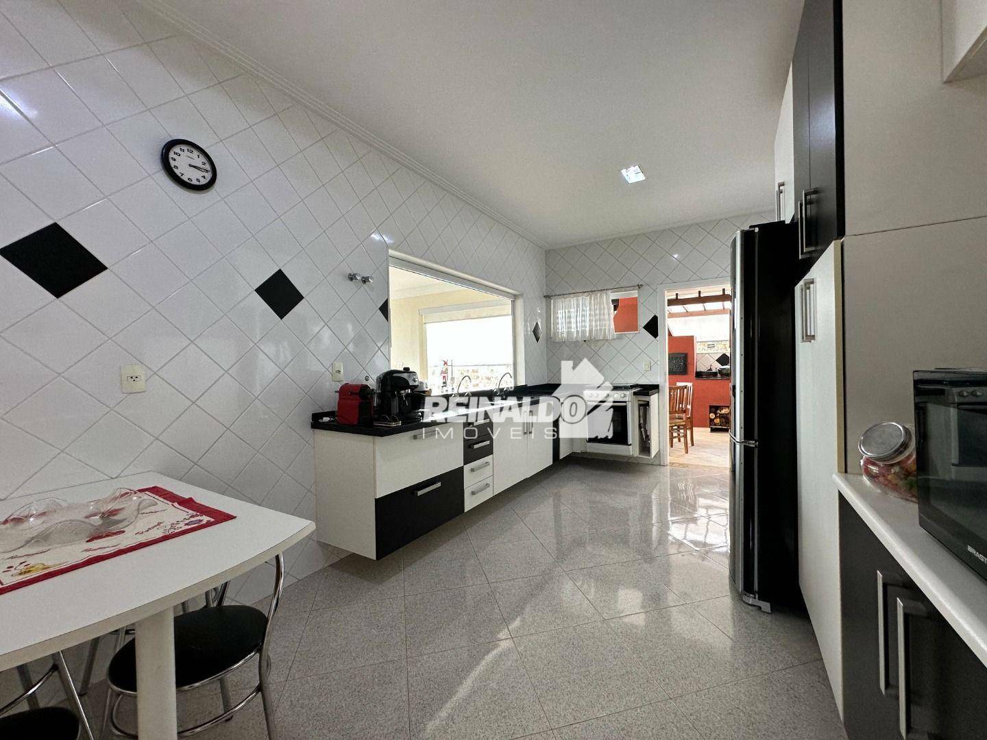 Casa de Condomínio à venda com 4 quartos, 382m² - Foto 35