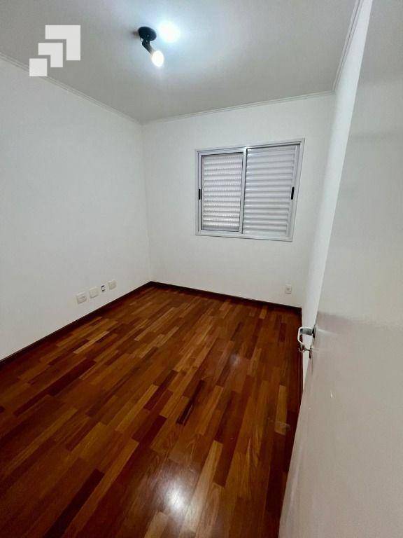 Apartamento para alugar com 4 quartos, 140m² - Foto 8