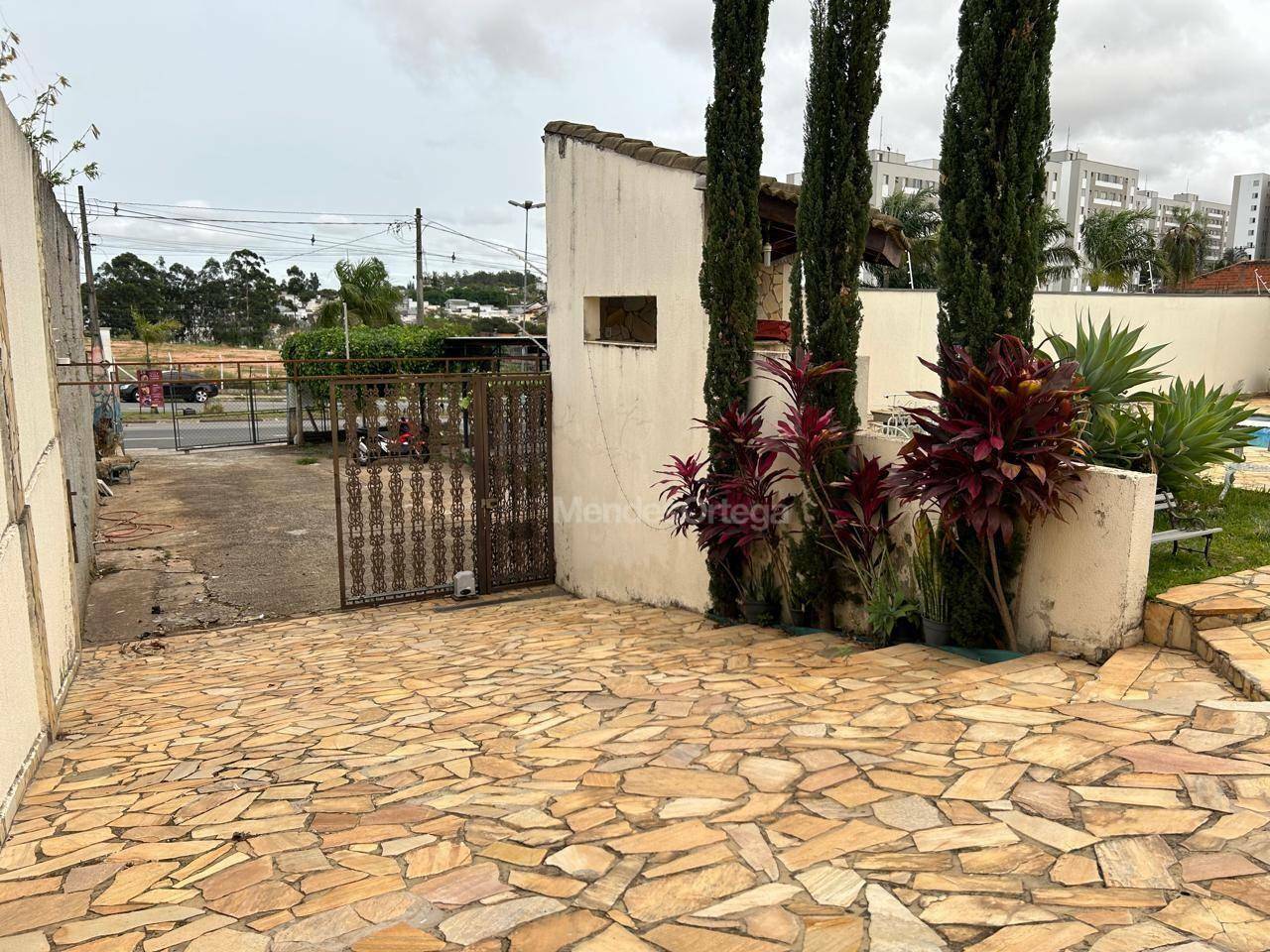 Casa à venda e aluguel com 6 quartos, 440m² - Foto 3