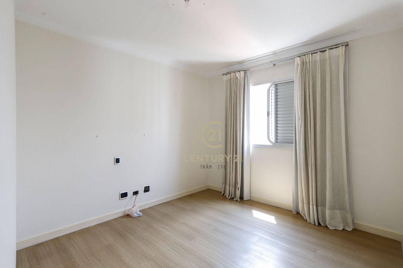 Apartamento para alugar com 4 quartos, 312m² - Foto 11