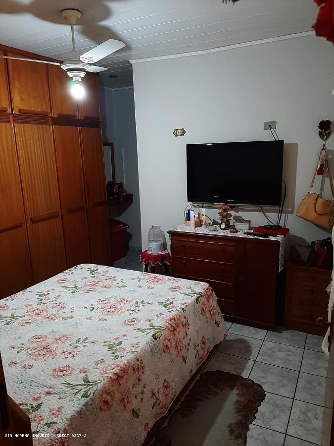 Casa à venda com 5 quartos, 300m² - Foto 9