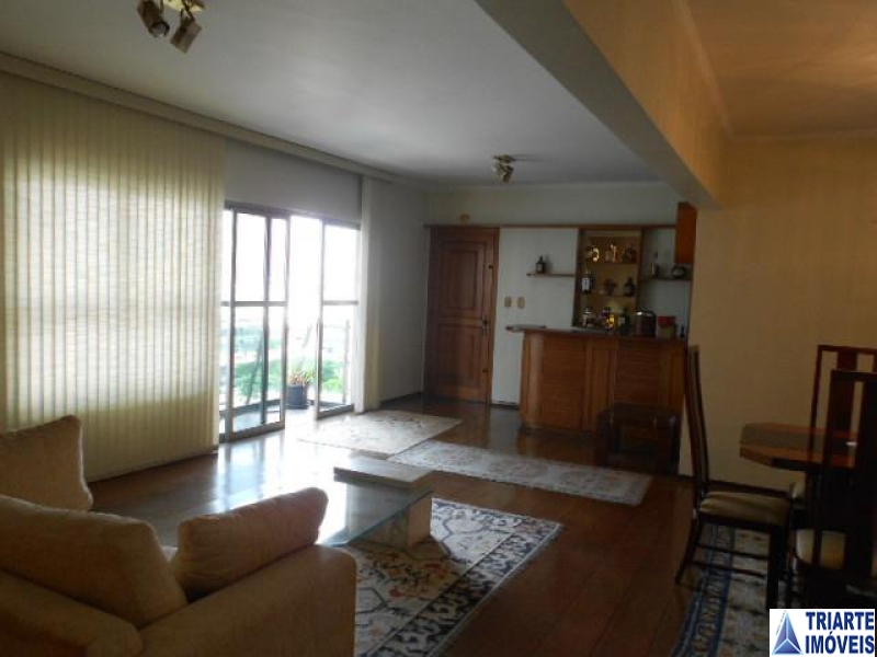 Apartamento para alugar com 3 quartos, 149m² - Foto 1