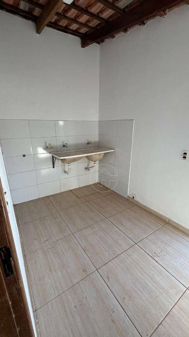 Casa à venda e aluguel com 3 quartos, 270m² - Foto 4