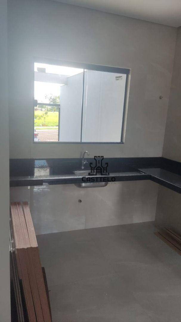 Casa à venda com 3 quartos, 84m² - Foto 3