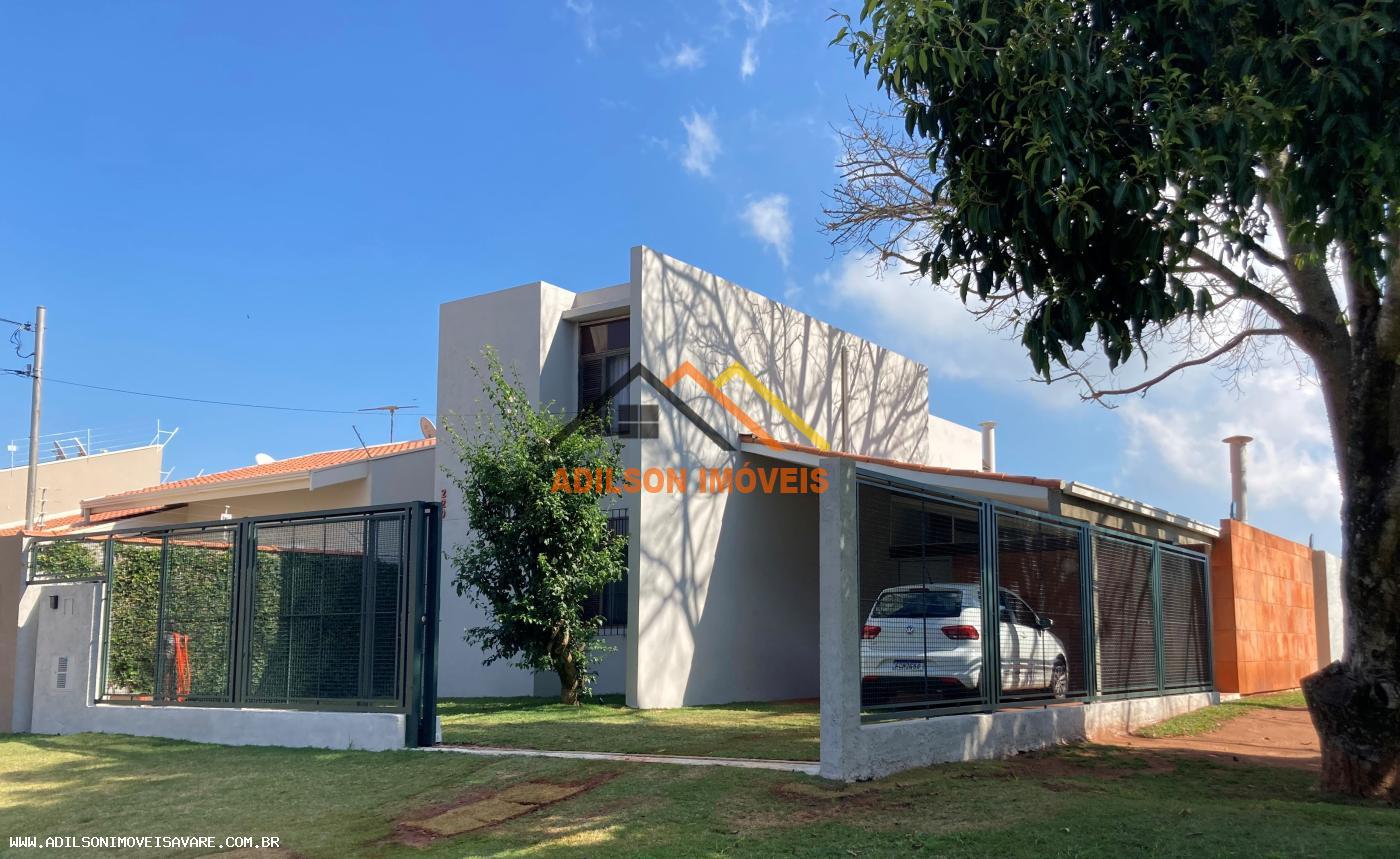 Casa à venda com 3 quartos, 312m² - Foto 1