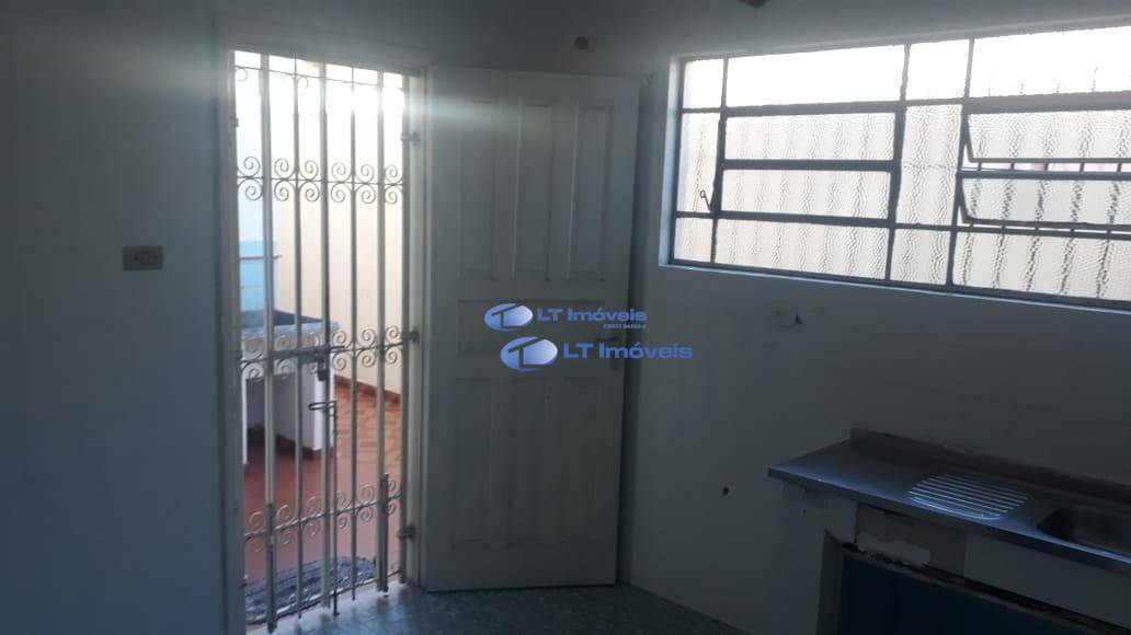 Casa à venda e aluguel com 3 quartos, 250m² - Foto 10