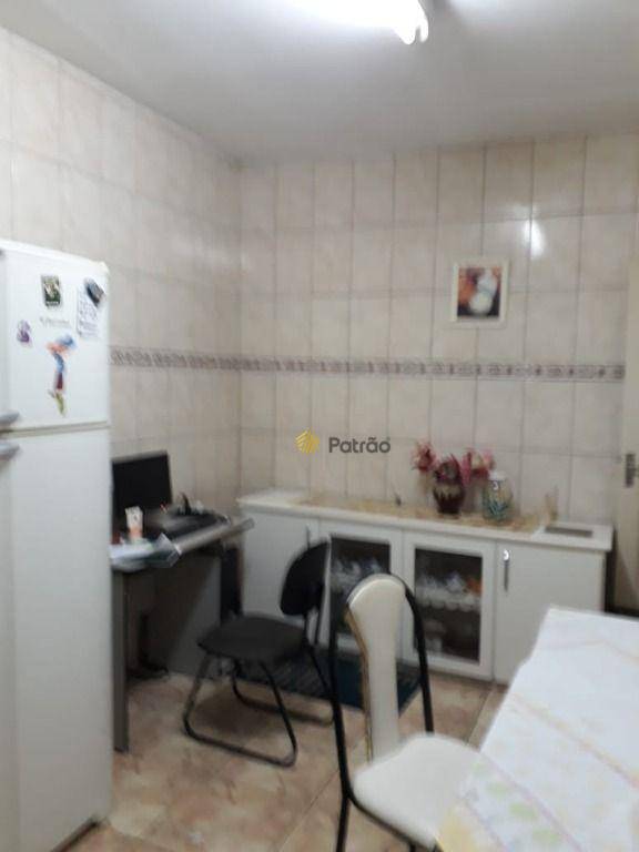 Casa à venda com 2 quartos, 120m² - Foto 2