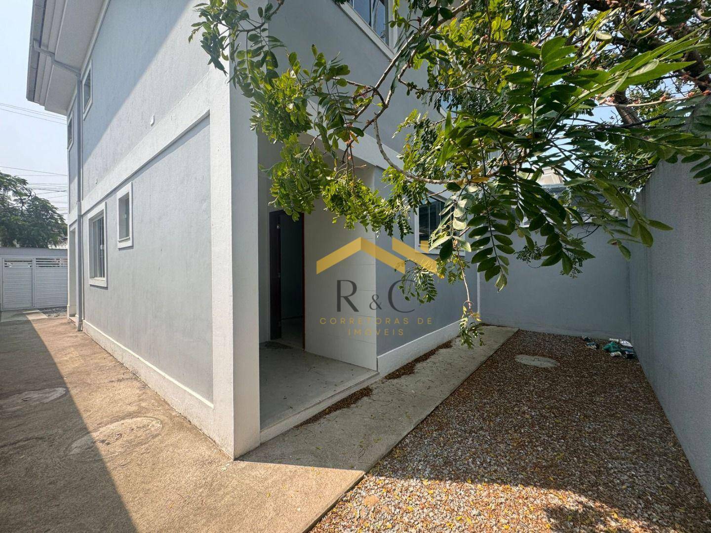 Casa à venda com 3 quartos, 108m² - Foto 14