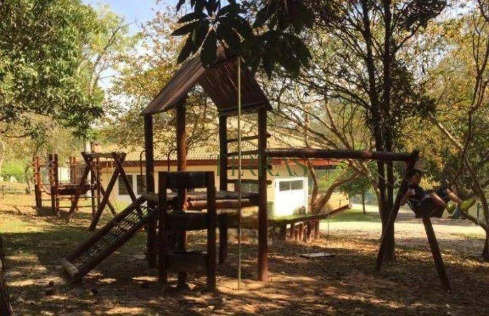 Casa de Condomínio à venda com 4 quartos, 400m² - Foto 33