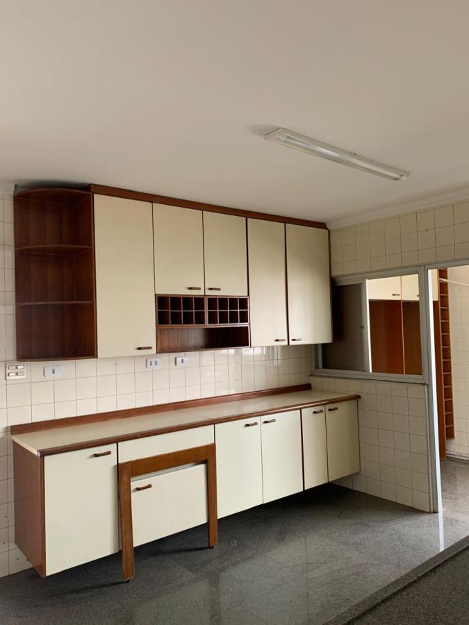 Apartamento para alugar com 3 quartos, 145m² - Foto 16