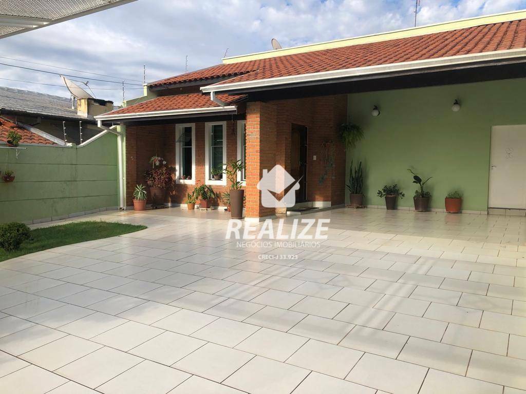 Casa à venda com 3 quartos, 213m² - Foto 1