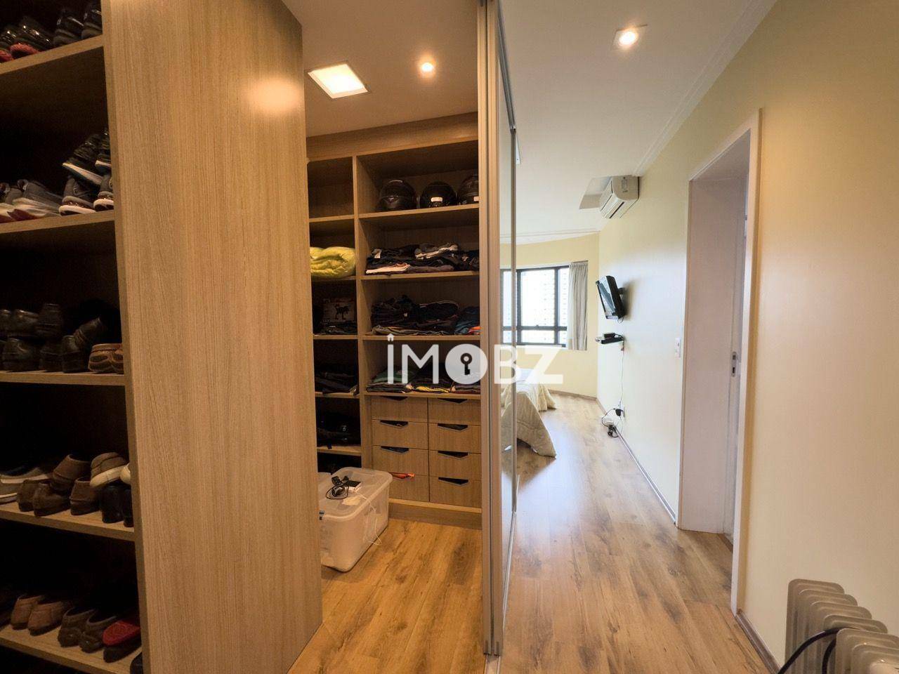 Apartamento à venda com 3 quartos, 226m² - Foto 11