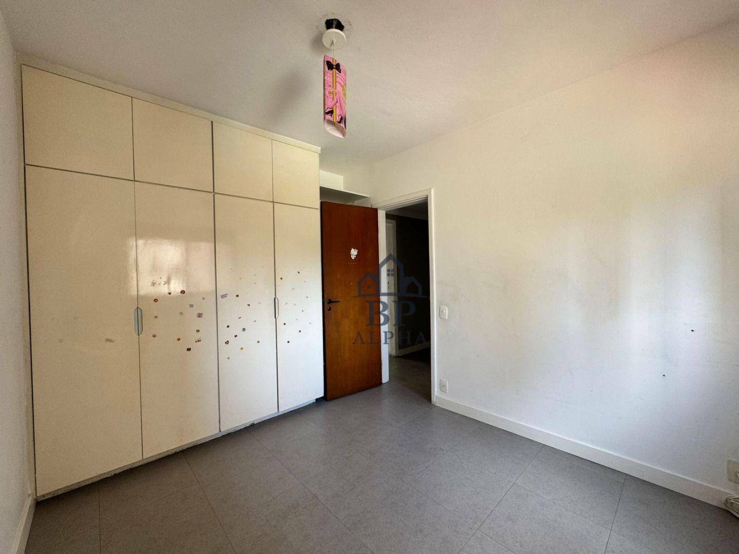 Apartamento para alugar com 3 quartos, 130m² - Foto 12
