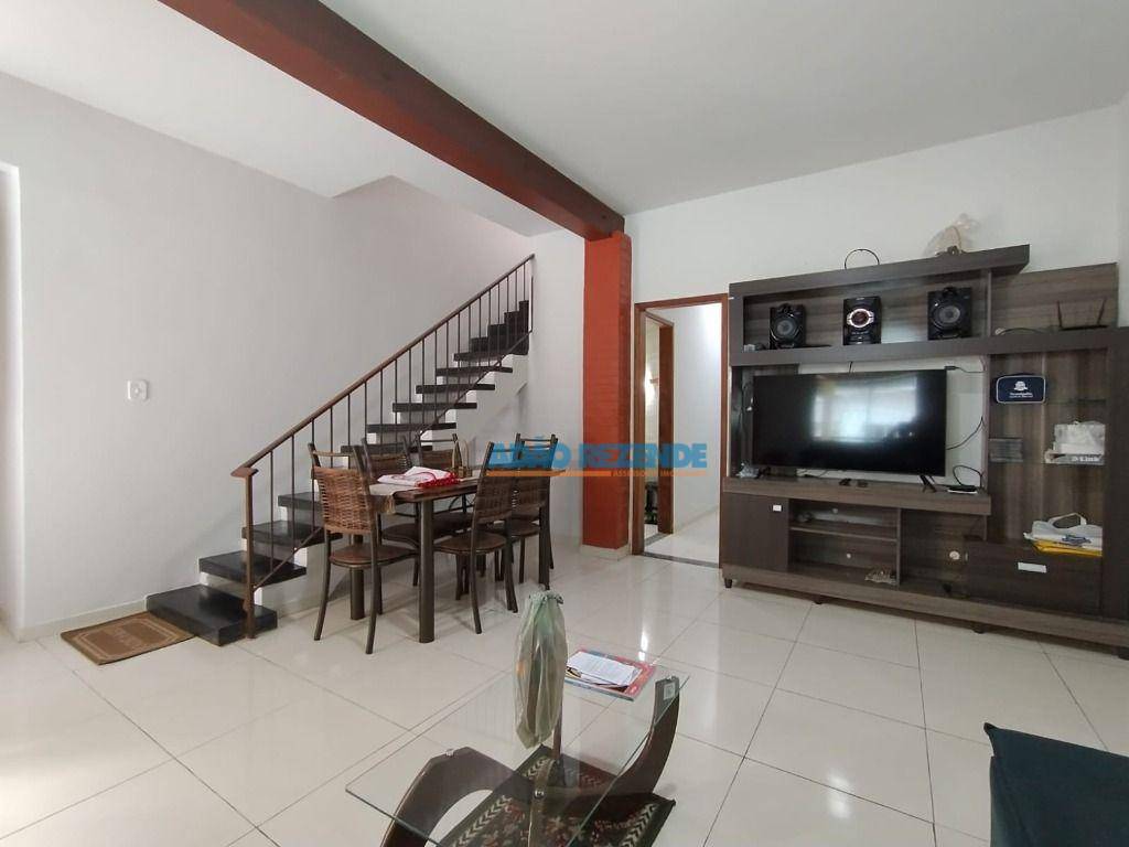 Casa à venda com 5 quartos, 182m² - Foto 4