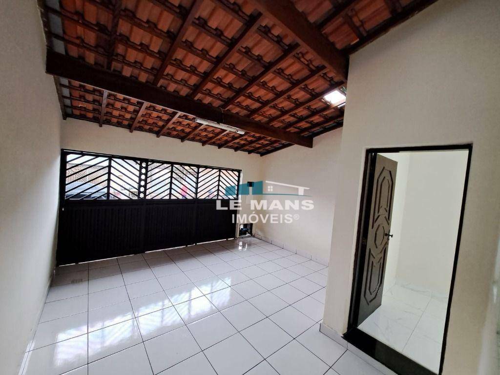 Casa à venda com 2 quartos, 110m² - Foto 1