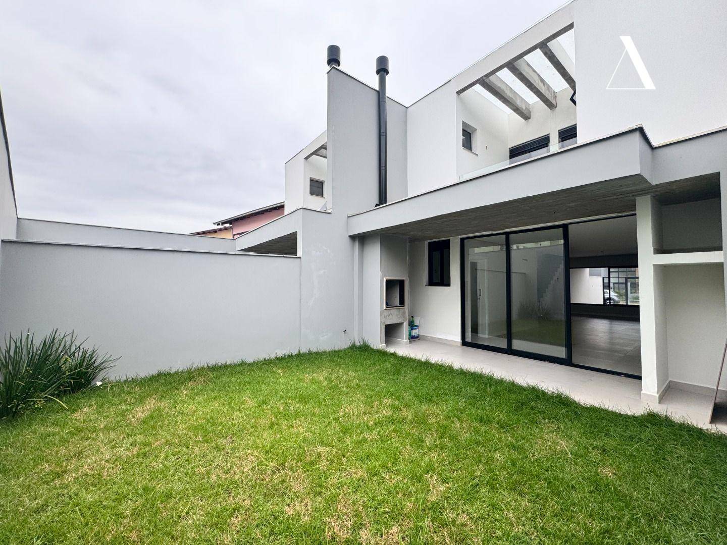 Casa à venda com 3 quartos, 195m² - Foto 1
