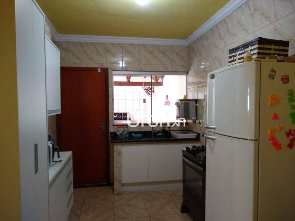 Casa à venda com 3 quartos, 86m² - Foto 2