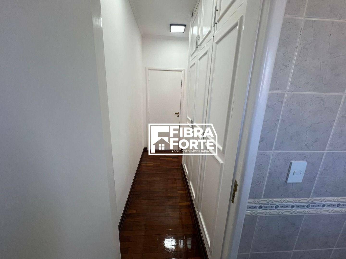 Casa de Condomínio para alugar com 5 quartos, 410m² - Foto 18