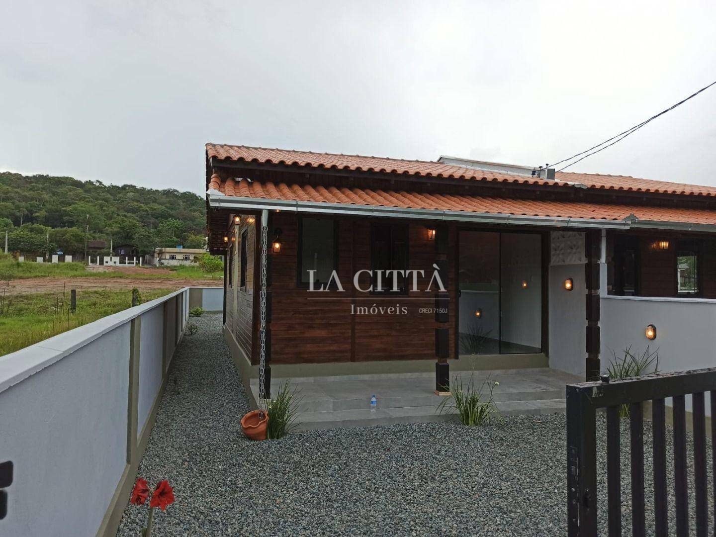 Casa à venda com 2 quartos, 60m² - Foto 1