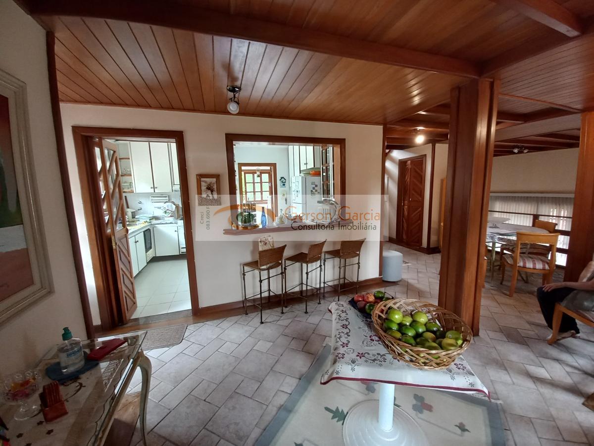 Casa à venda com 3 quartos, 450m² - Foto 1