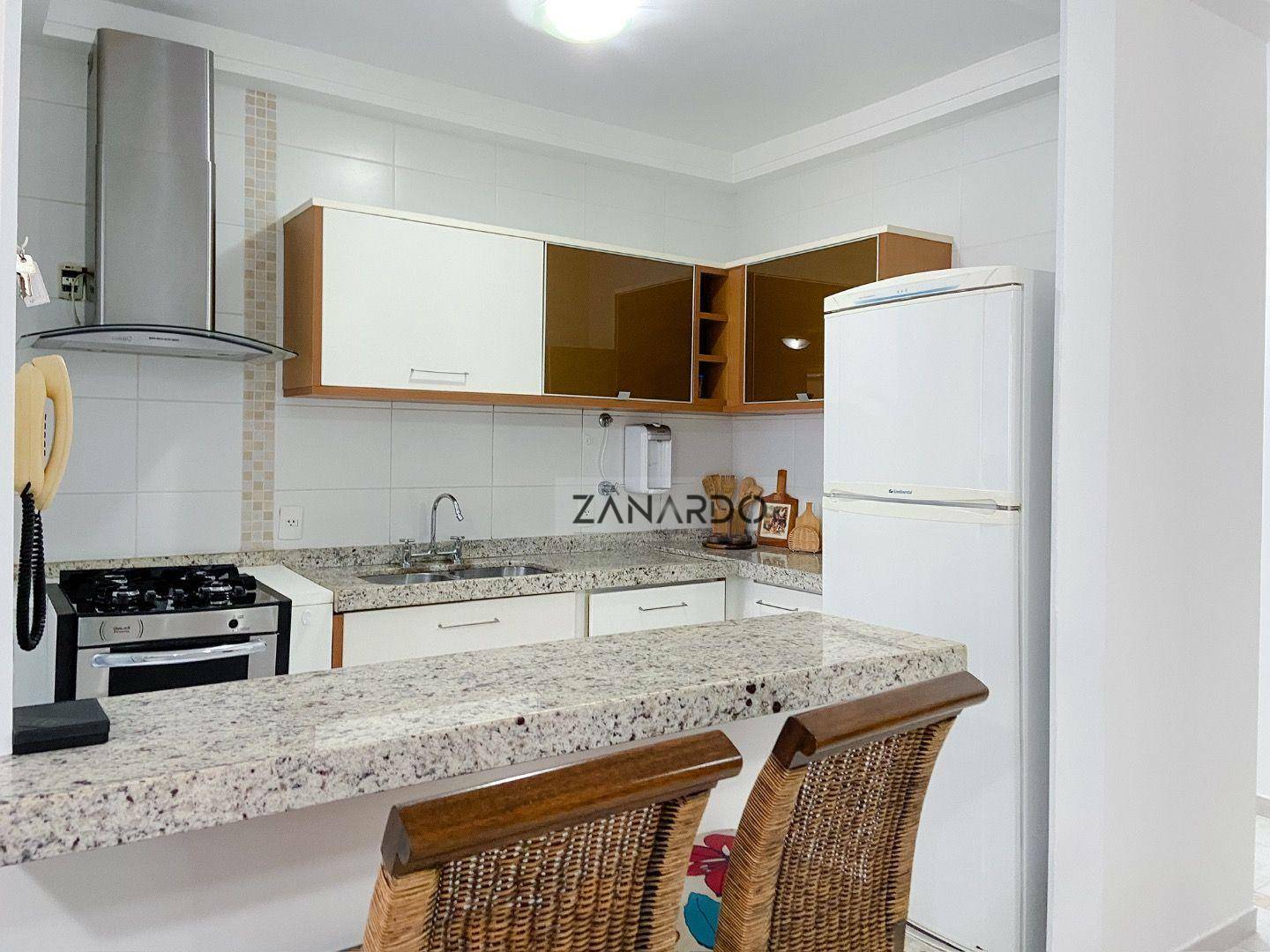 Apartamento à venda com 3 quartos, 111m² - Foto 2