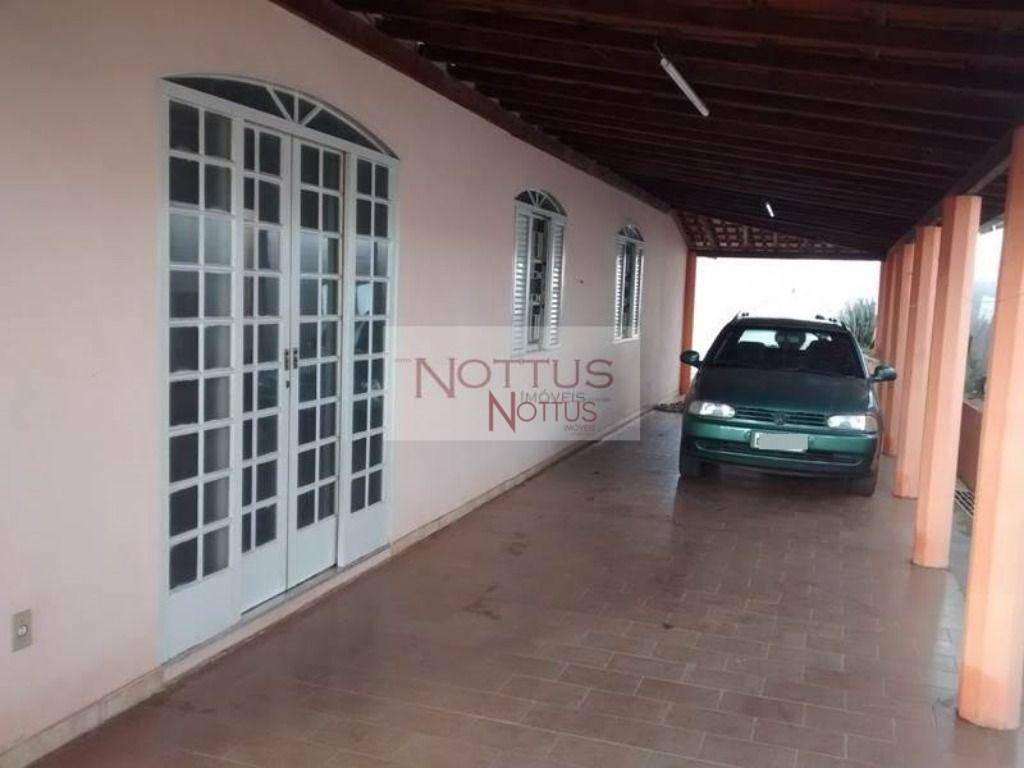 Casa à venda com 3 quartos, 450m² - Foto 2