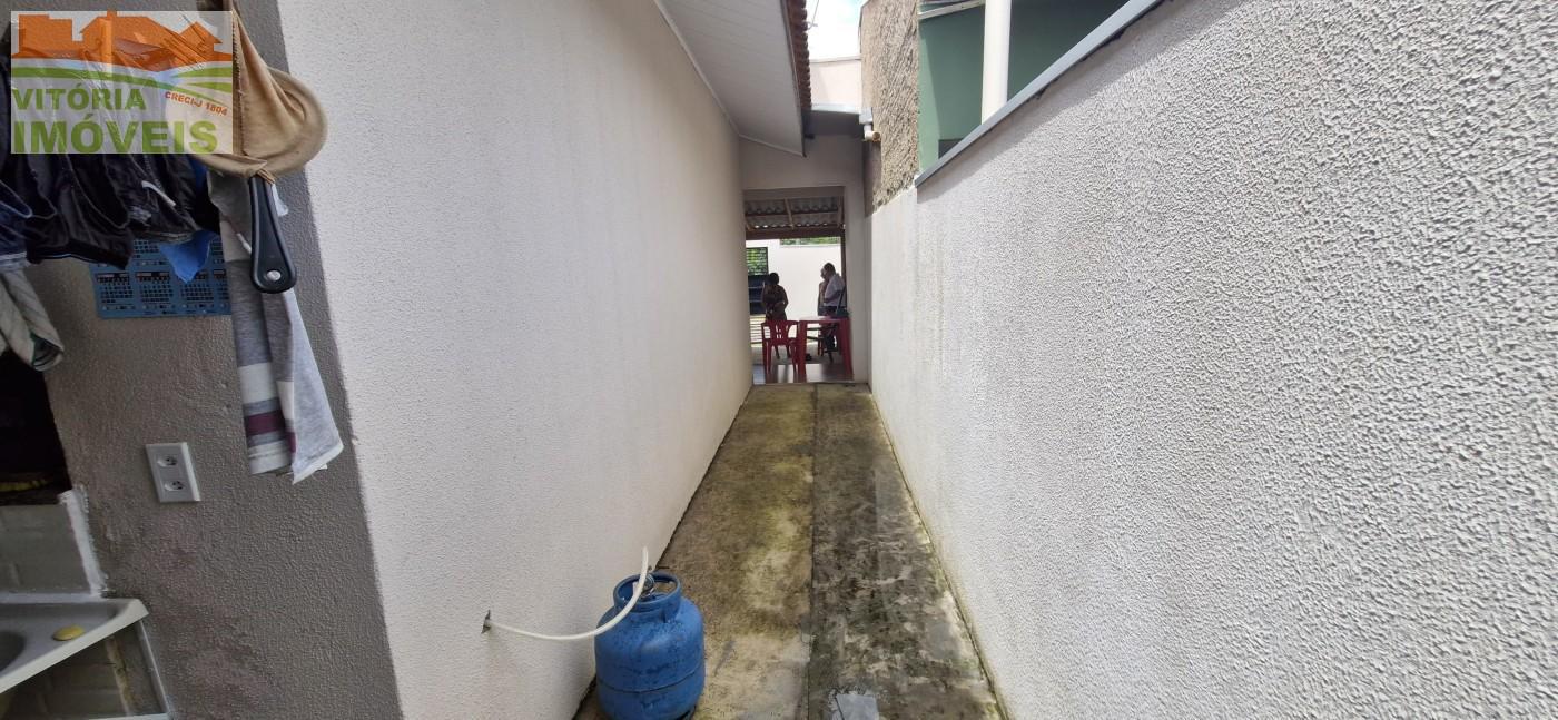Casa à venda com 3 quartos, 70m² - Foto 8