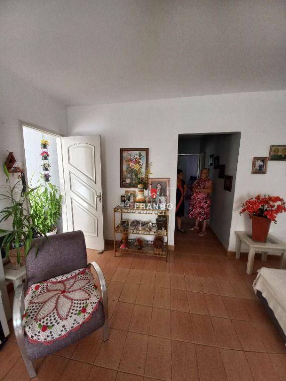 Casa à venda com 3 quartos, 144m² - Foto 2