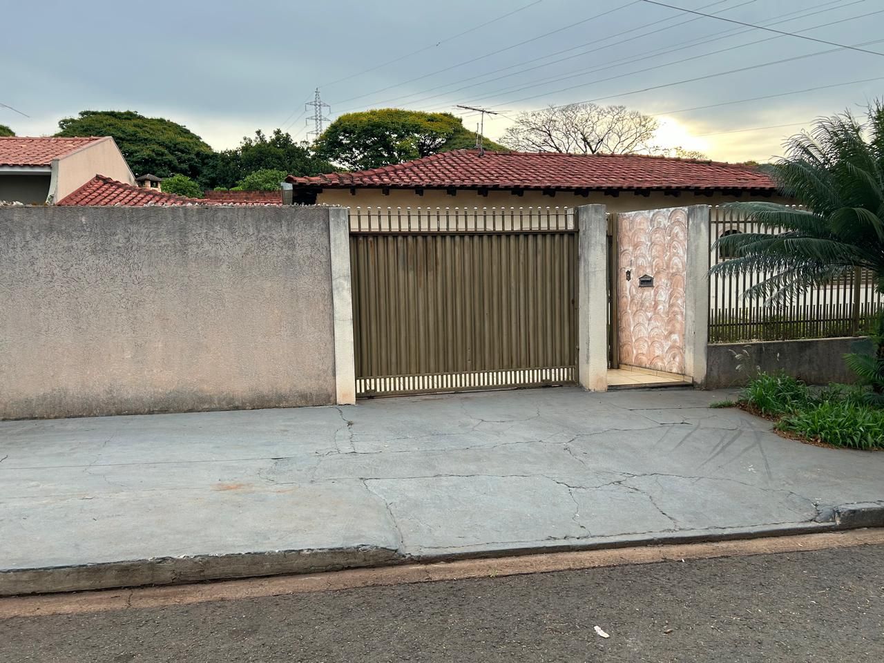 Casa para alugar com 3 quartos, 150m² - Foto 1