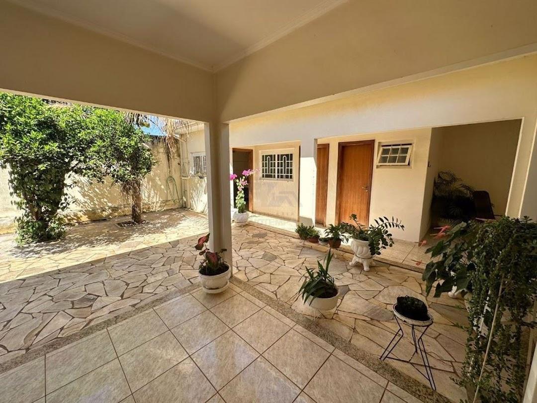 Casa à venda com 3 quartos, 234m² - Foto 11
