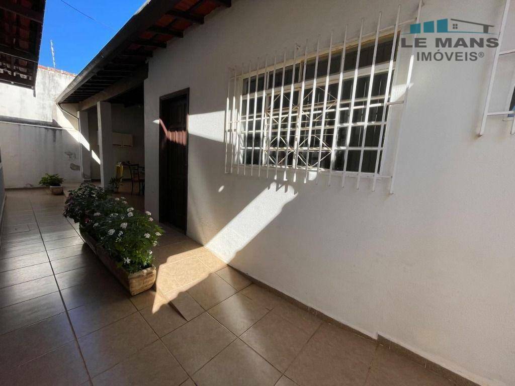 Casa à venda com 3 quartos, 240m² - Foto 23